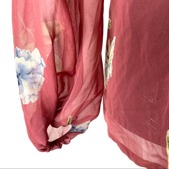 Soprano Nordstrom Rack NWT Cold Shoulder Floral Top - Picture 4 of 12